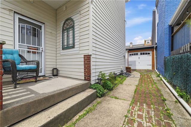 4087 Howley St, Bloomfield, PA 15224