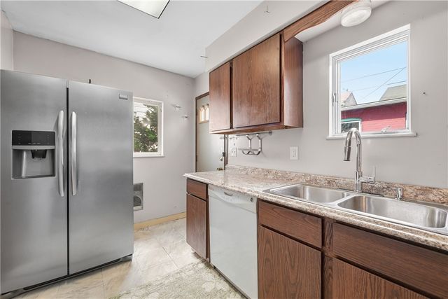 4087 Howley St, Bloomfield, PA 15224