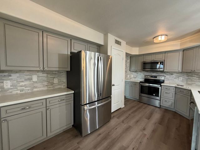 902 S Surfside Drive, Gilbert, AZ 85233