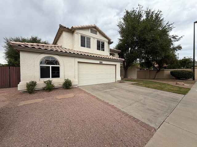 902 S Surfside Drive, Gilbert, AZ 85233