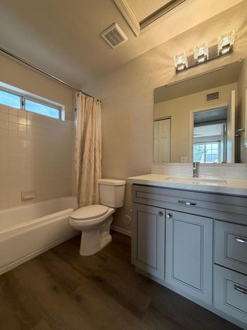 902 S Surfside Drive, Gilbert, AZ 85233