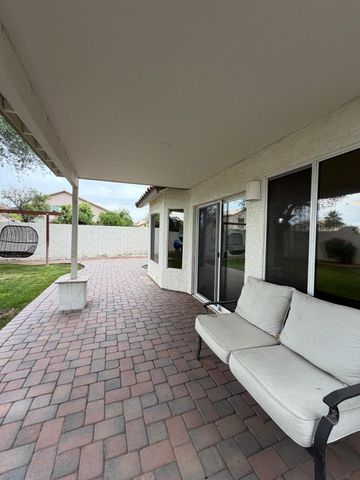 902 S Surfside Drive, Gilbert, AZ 85233