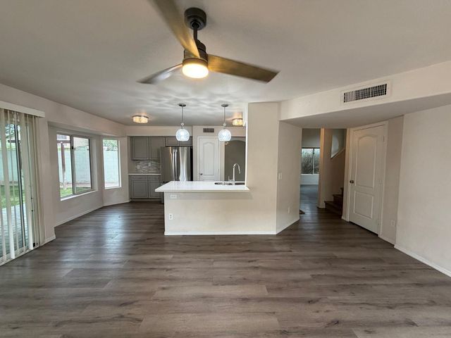 902 S Surfside Drive, Gilbert, AZ 85233