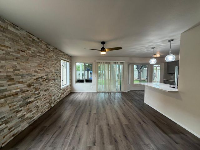 902 S Surfside Drive, Gilbert, AZ 85233