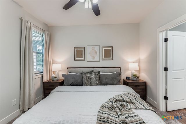 18803 Hogan Circle 14, Point Venture, TX 78645