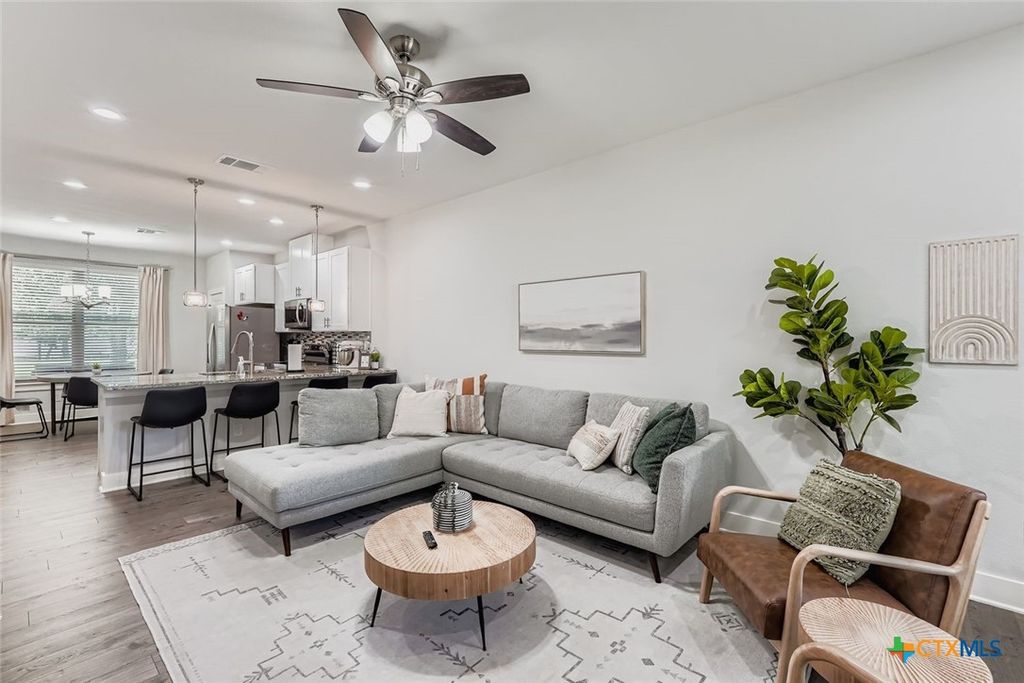 18803 Hogan Circle 14, Point Venture, TX 78645