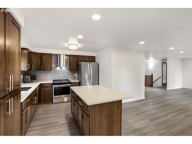 127 Nw ROYAL Ave, Gresham, OR 97030