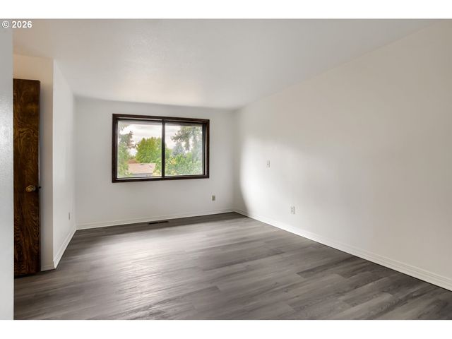 127 Nw ROYAL Ave, Gresham, OR 97030
