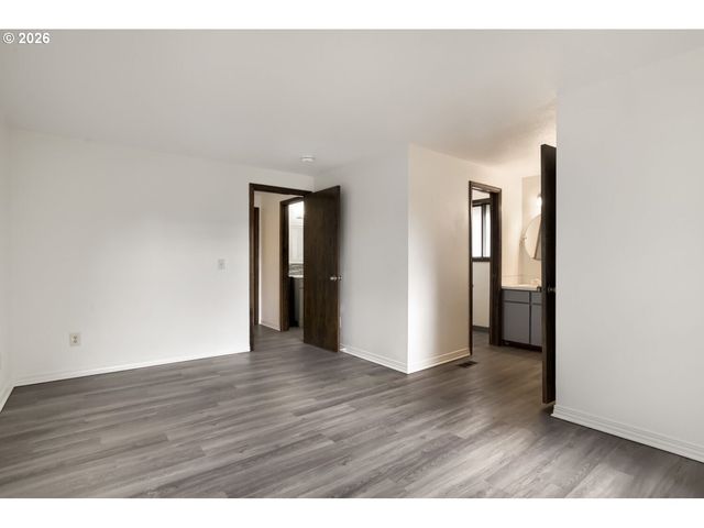 127 Nw ROYAL Ave, Gresham, OR 97030
