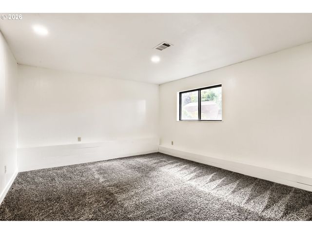 127 Nw ROYAL Ave, Gresham, OR 97030