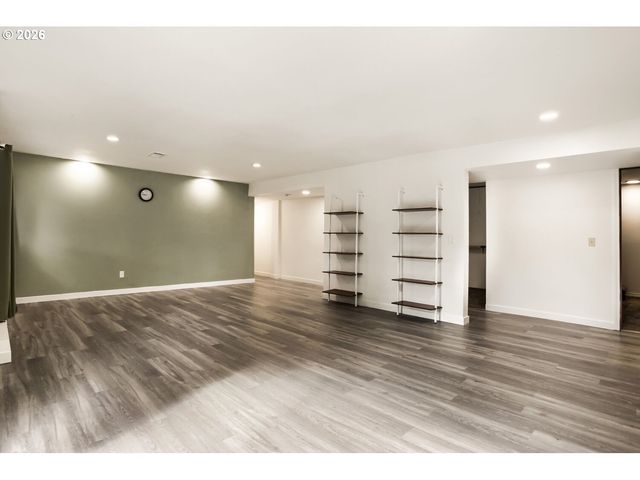 127 Nw ROYAL Ave, Gresham, OR 97030