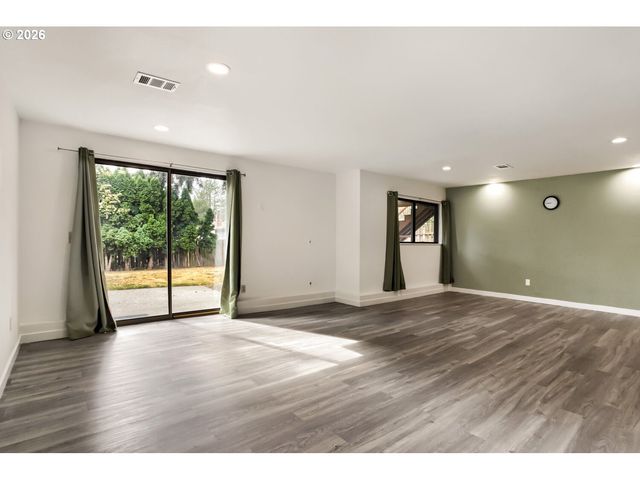 127 Nw ROYAL Ave, Gresham, OR 97030