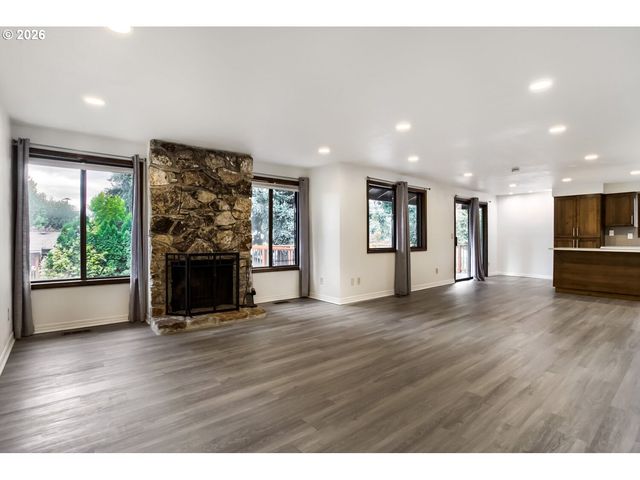127 Nw ROYAL Ave, Gresham, OR 97030