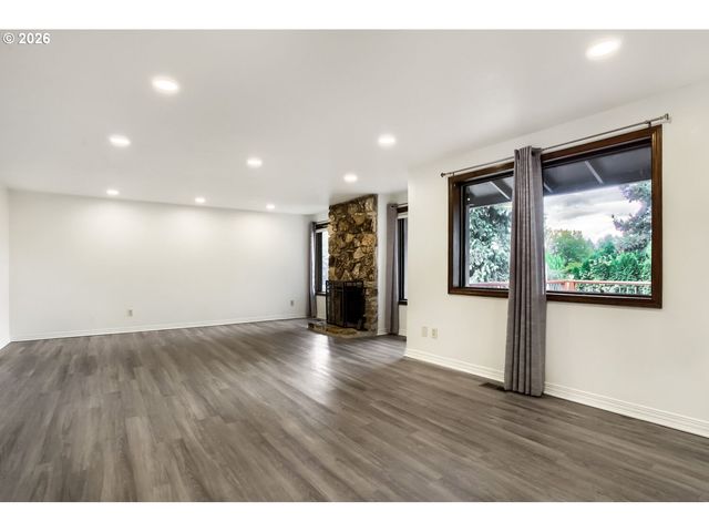 127 Nw ROYAL Ave, Gresham, OR 97030