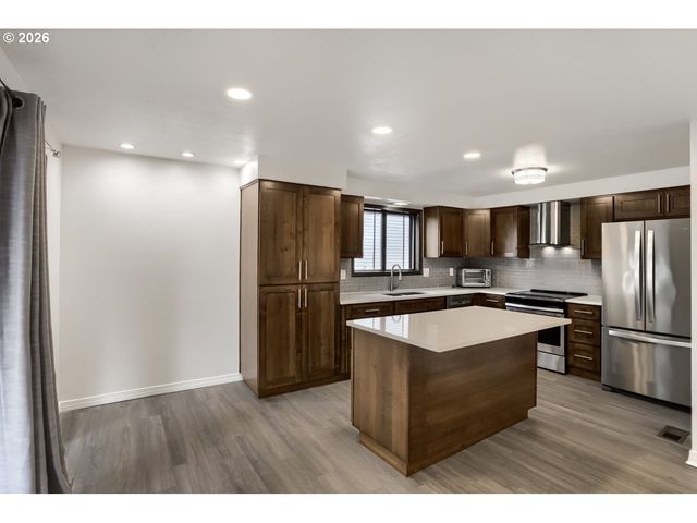 127 Nw ROYAL Ave, Gresham, OR 97030