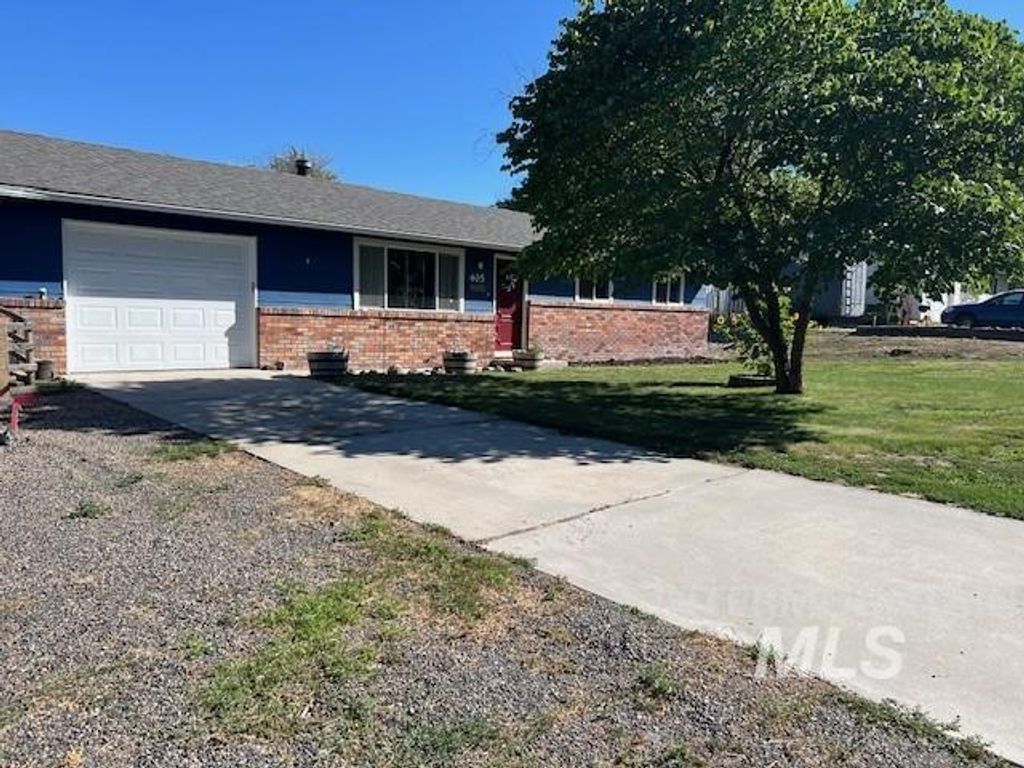 405 Live Oak Avenue, Marsing, ID 83639