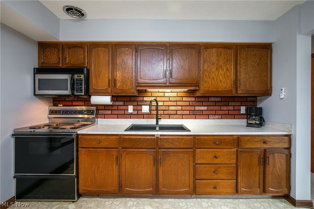 4319 Ridge Road, Cortland, OH 44410