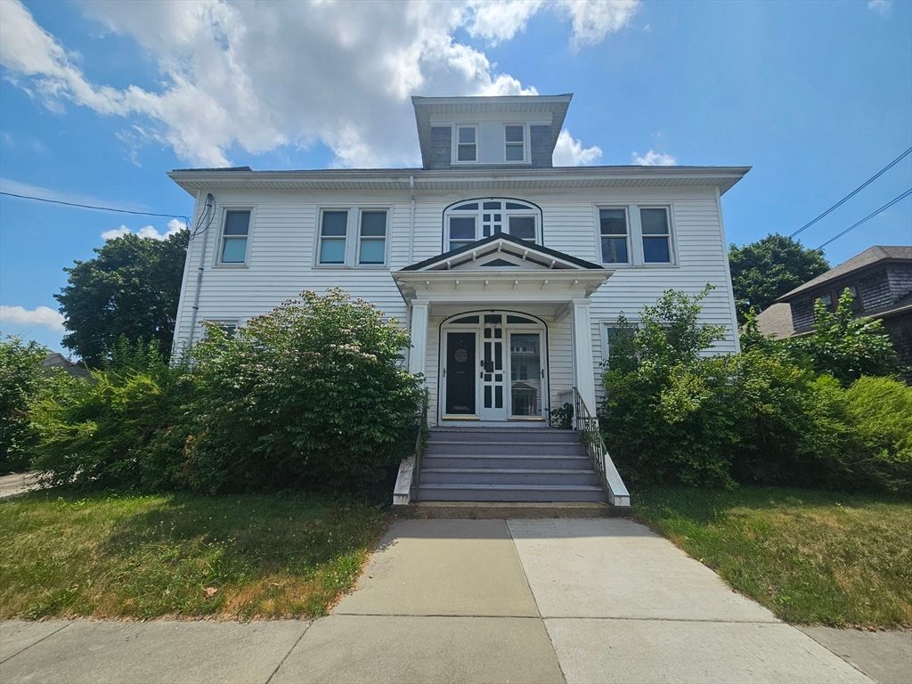 624-626 Coggeshall St, New Bedford, MA 02746