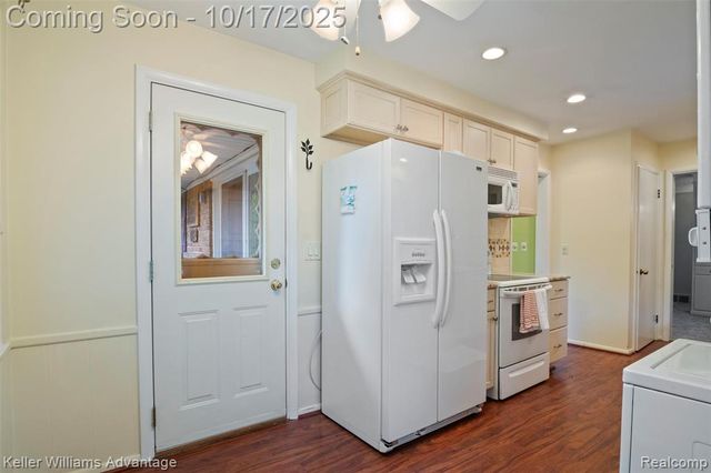 15709 Stamford Street, Livonia, MI 48154