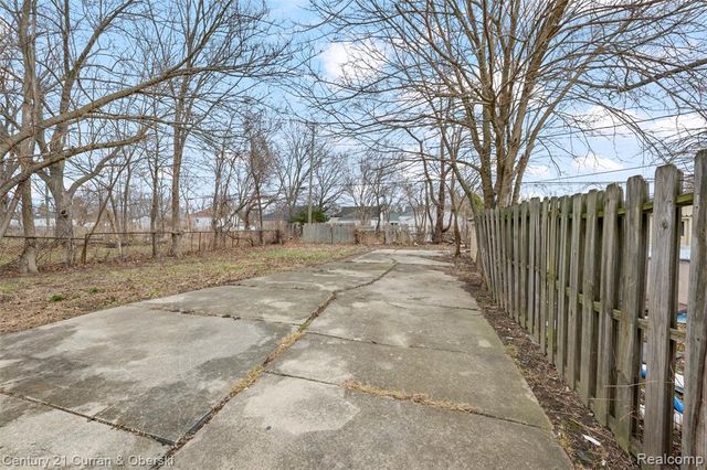 8468 Minock Street, Detroit, MI 48228