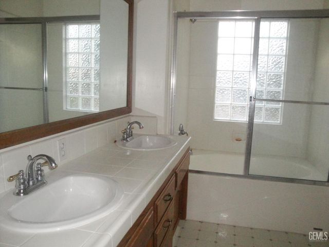 10415 Attleboro Avenue, Bakersfield, CA 93311