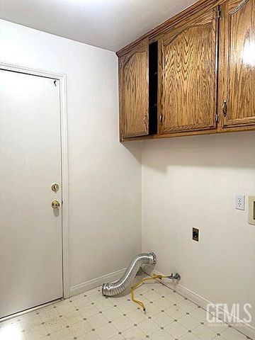 10415 Attleboro Avenue, Bakersfield, CA 93311