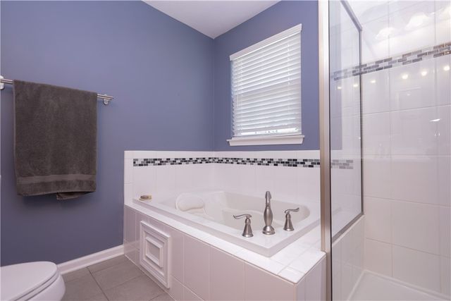212 Noble Woods Dr, Coraopolis, PA 15108