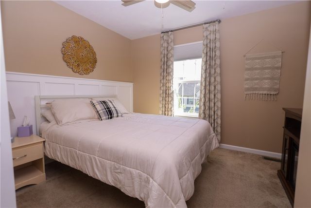 212 Noble Woods Dr, Coraopolis, PA 15108