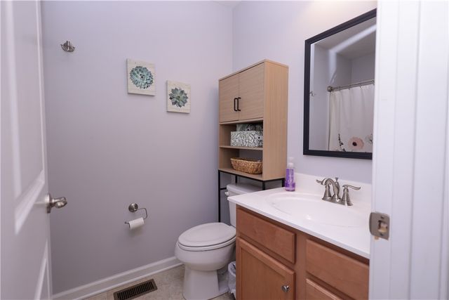 212 Noble Woods Dr, Coraopolis, PA 15108