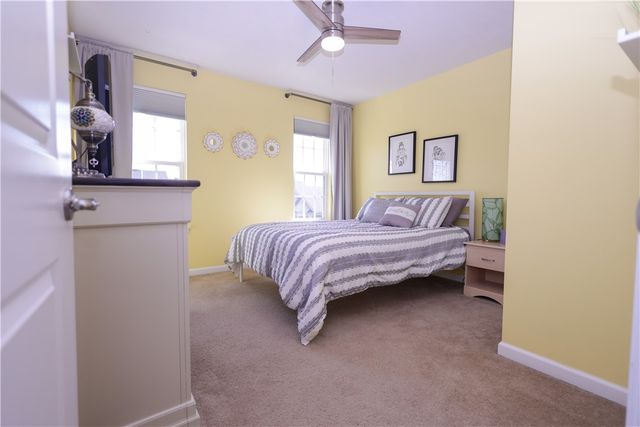 212 Noble Woods Dr, Coraopolis, PA 15108