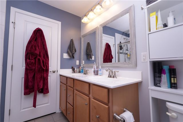 212 Noble Woods Dr, Coraopolis, PA 15108