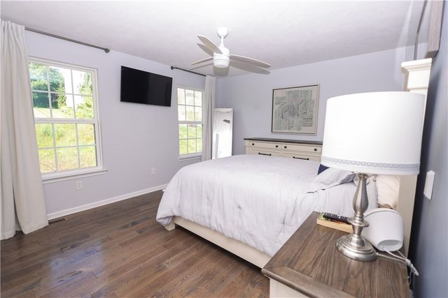 212 Noble Woods Dr, Coraopolis, PA 15108