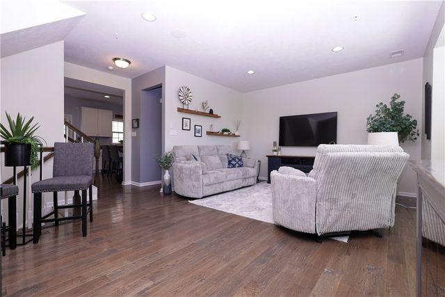 212 Noble Woods Dr, Coraopolis, PA 15108