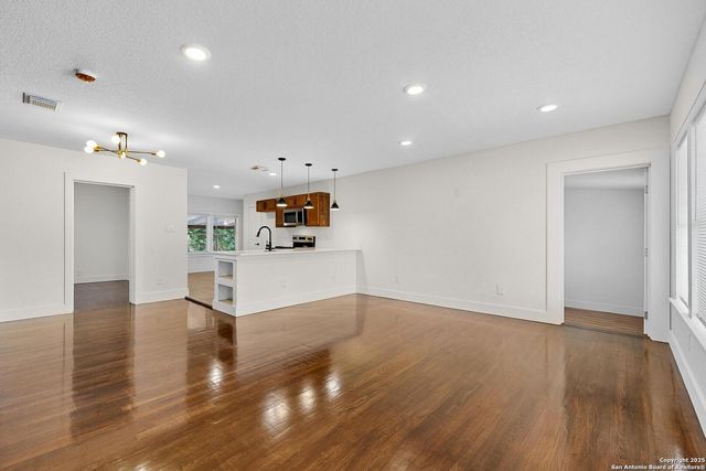 1334 W Theo Ave, San Antonio, TX 78225