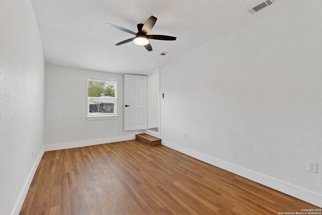 1334 W Theo Ave, San Antonio, TX 78225