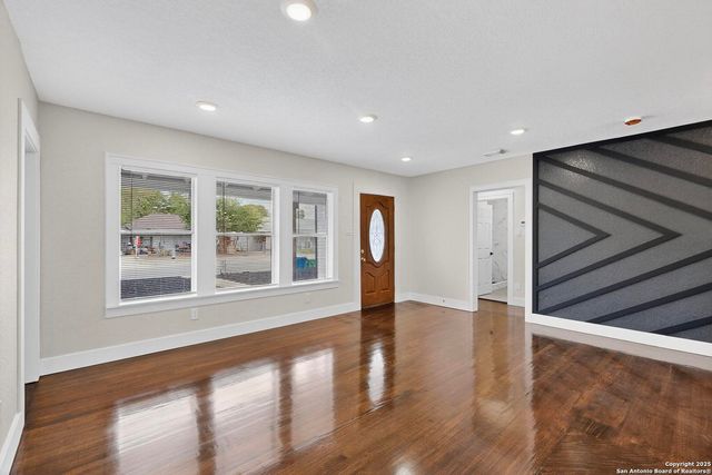 1334 W Theo Ave, San Antonio, TX 78225