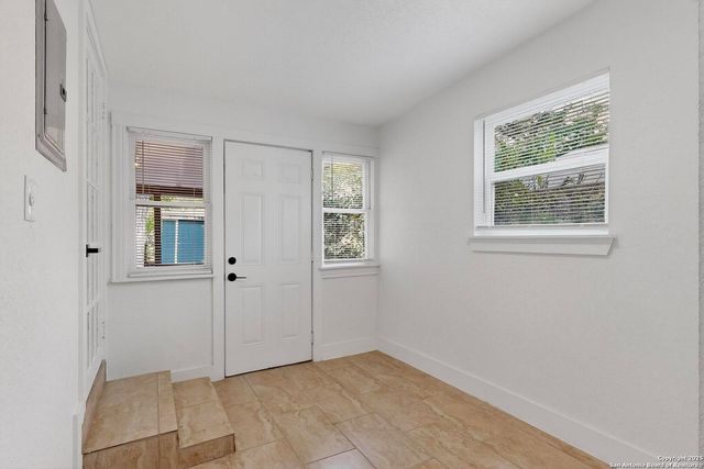 1334 W Theo Ave, San Antonio, TX 78225