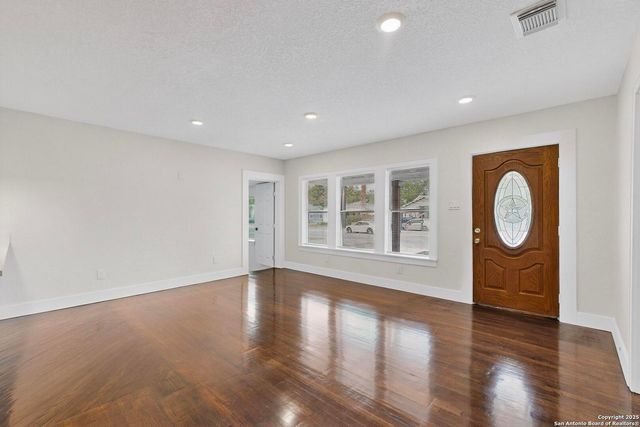 1334 W Theo Ave, San Antonio, TX 78225