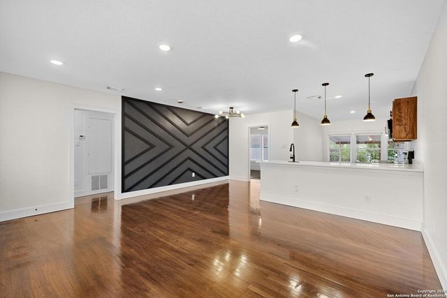 1334 W Theo Ave, San Antonio, TX 78225