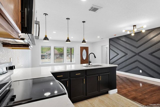 1334 W Theo Ave, San Antonio, TX 78225