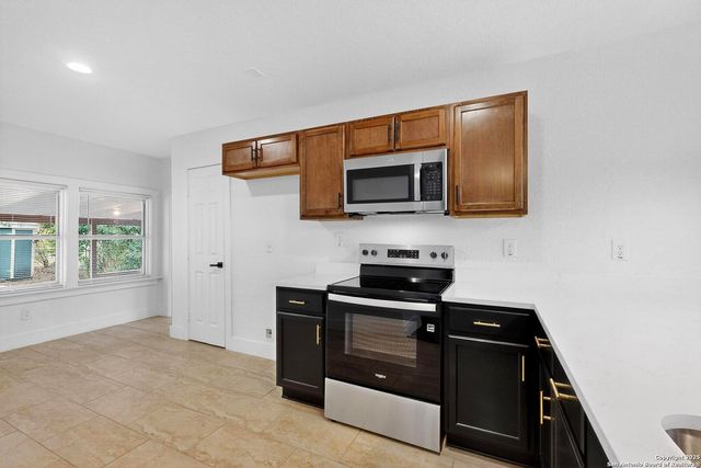 1334 W Theo Ave, San Antonio, TX 78225