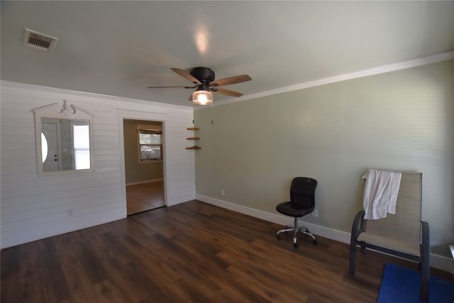 1718 Summit Street, Mesquite, TX 75149