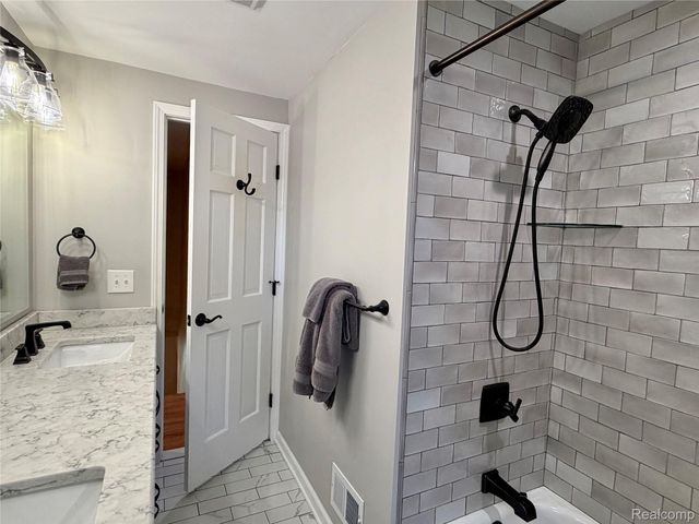 14875 Dogwood Court, Plymouth Charter Township, MI 48170
