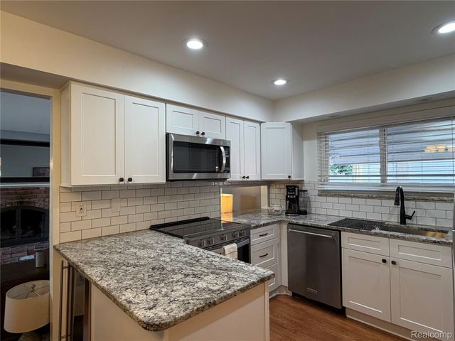 14875 Dogwood Court, Plymouth Charter Township, MI 48170