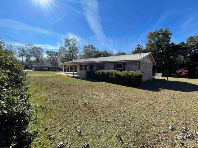 50 Sue Street, Flomaton, AL 36441