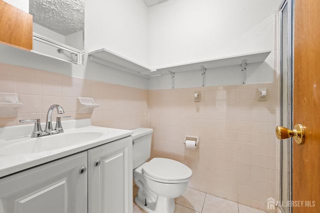 823 Edison Glen Terrace, Edison, NJ 08837