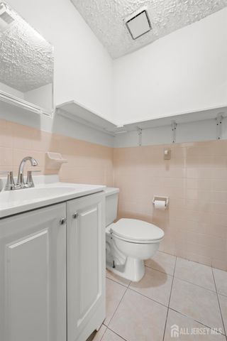 823 Edison Glen Terrace, Edison, NJ 08837