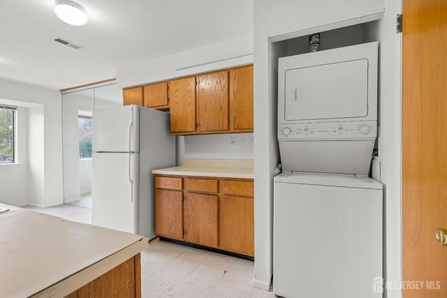 823 Edison Glen Terrace, Edison, NJ 08837