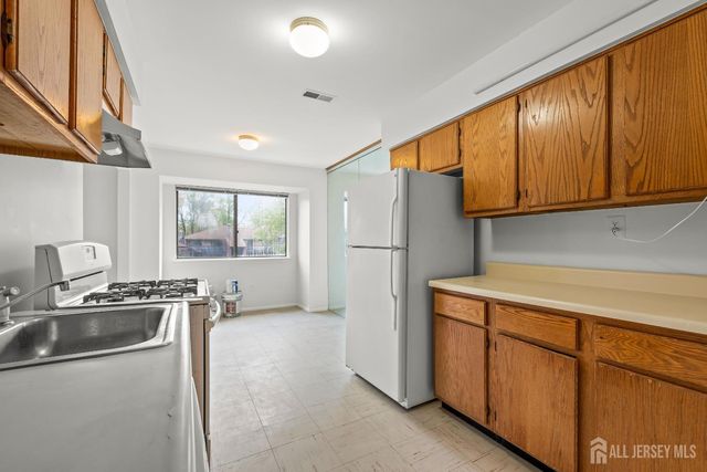 823 Edison Glen Terrace, Edison, NJ 08837