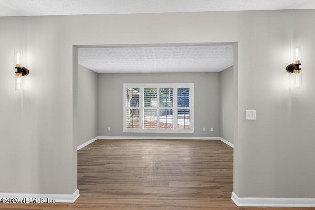 3389 E HERMITAGE Road E, Jacksonville, FL 32277